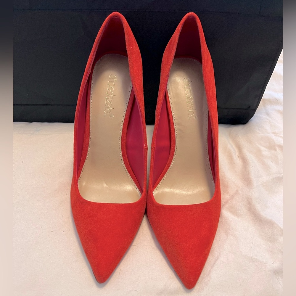 Red heels / pumps